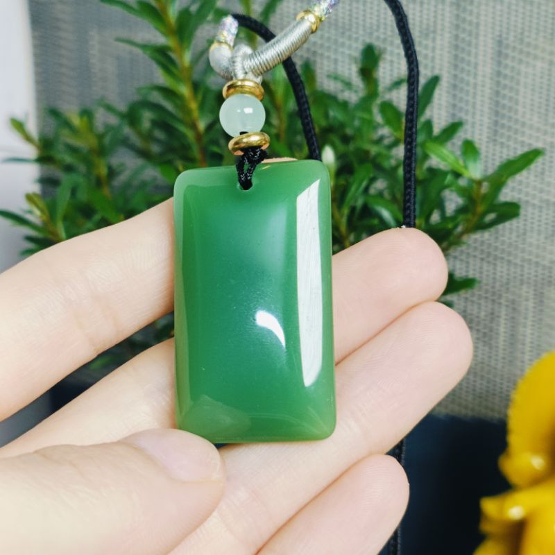Mặt dây chuyền vô sự bài ngọc hòa điền phong cách sang trọng,hộ gia chủ bình an vô sự