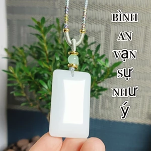 Mặt dây chuyền vô sự ngọc hòa điền biểu tượng của địa vị, hộ gia chủ được bình an vô sự thể hiện phong cách sang trọng