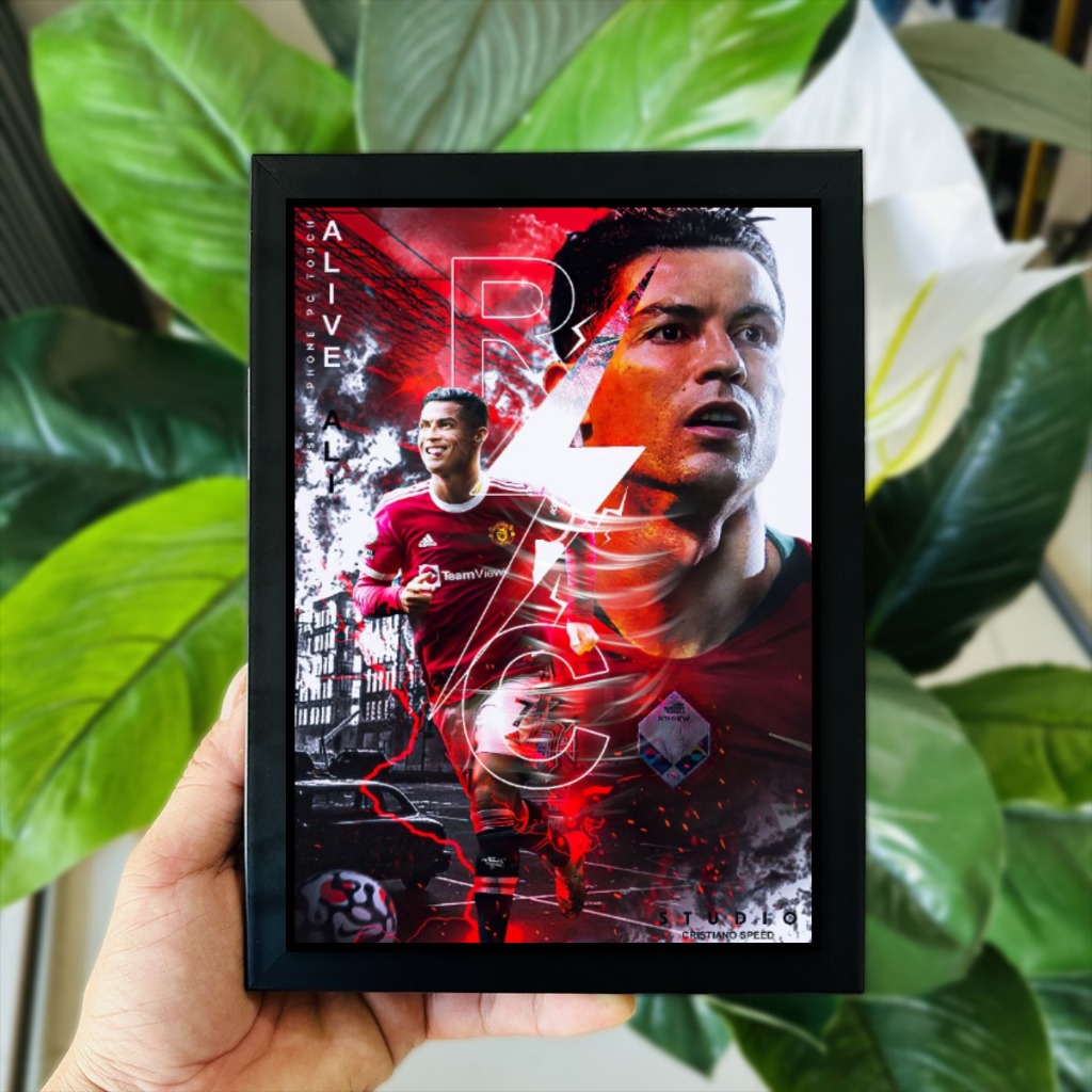 Poster Tranh Ảnh Để Bàn Cầu Thủ Bóng Đá Cristiano Ronaldo (CR7) Decor Không Gian Làm Việc, Quà Tặng (Có Thể Treo)