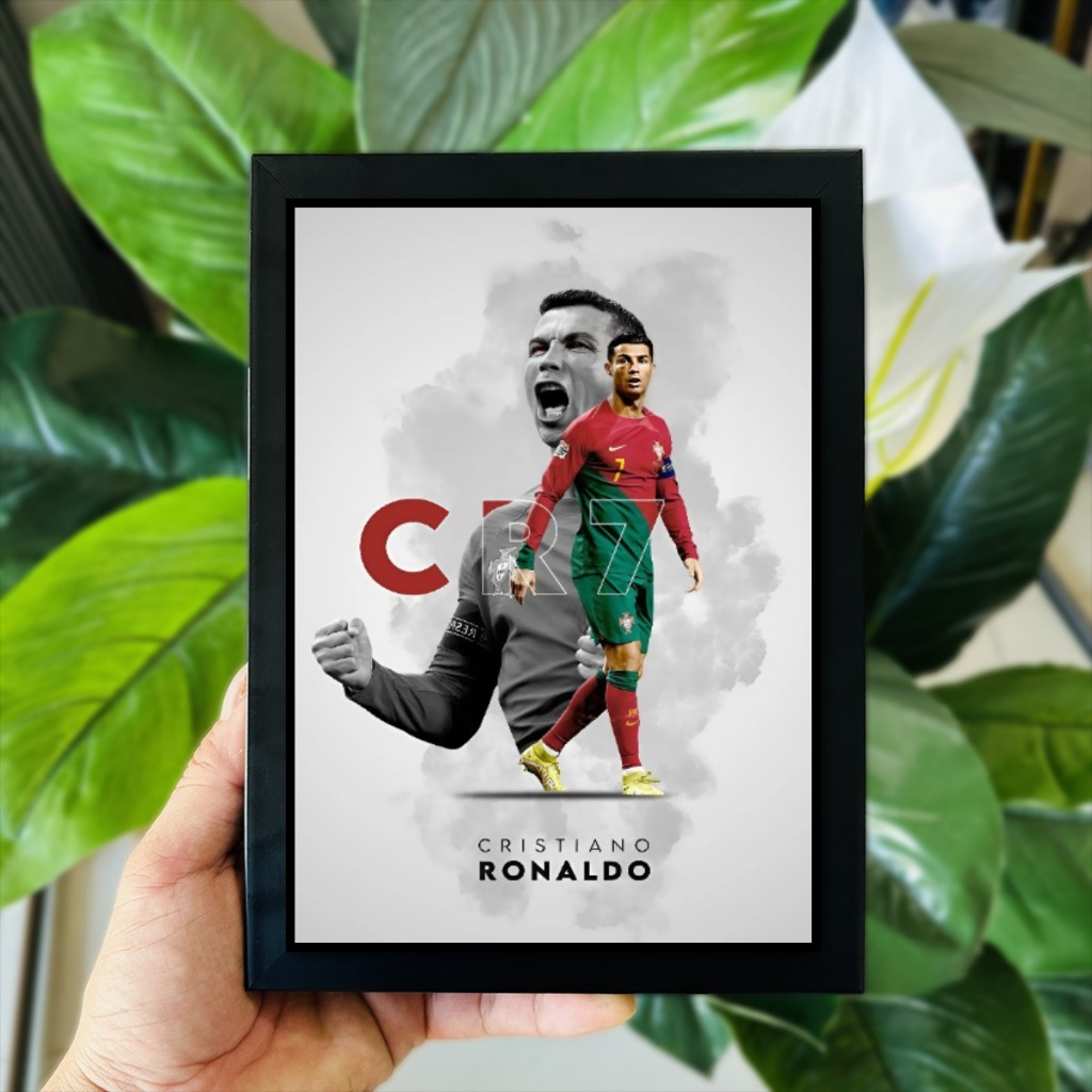 Tranh Ảnh Để Bàn Poster Cầu Thủ Bóng Đá Cristiano Ronaldo (CR7) Decor Không Gian Làm Việc, Quà Tặng (Có Thể Treo)