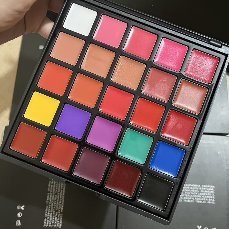 Hàng loại 1-Bảng son vỏ đen ko hiệu 25 ô, dùng pha màu học make up. Chất son mịn, lì, lên màu đúng.