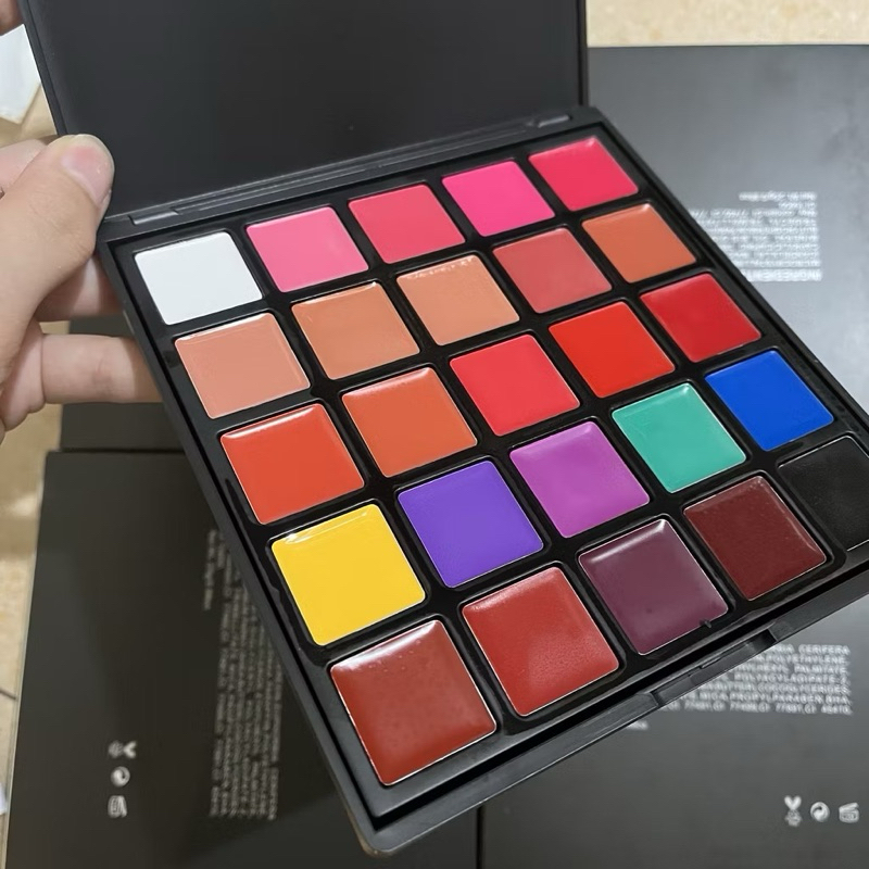 Hàng loại 1-Bảng son vỏ đen ko hiệu 25 ô, dùng pha màu học make up. Chất son mịn, lì, lên màu đúng.