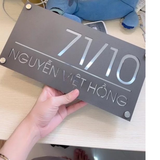 BẢNG, BIỂN SỐ NHÀ. Alcorest gương trắng + mica cán ghi sần, số chìm, ngoài trời, sang trọng tinh tế