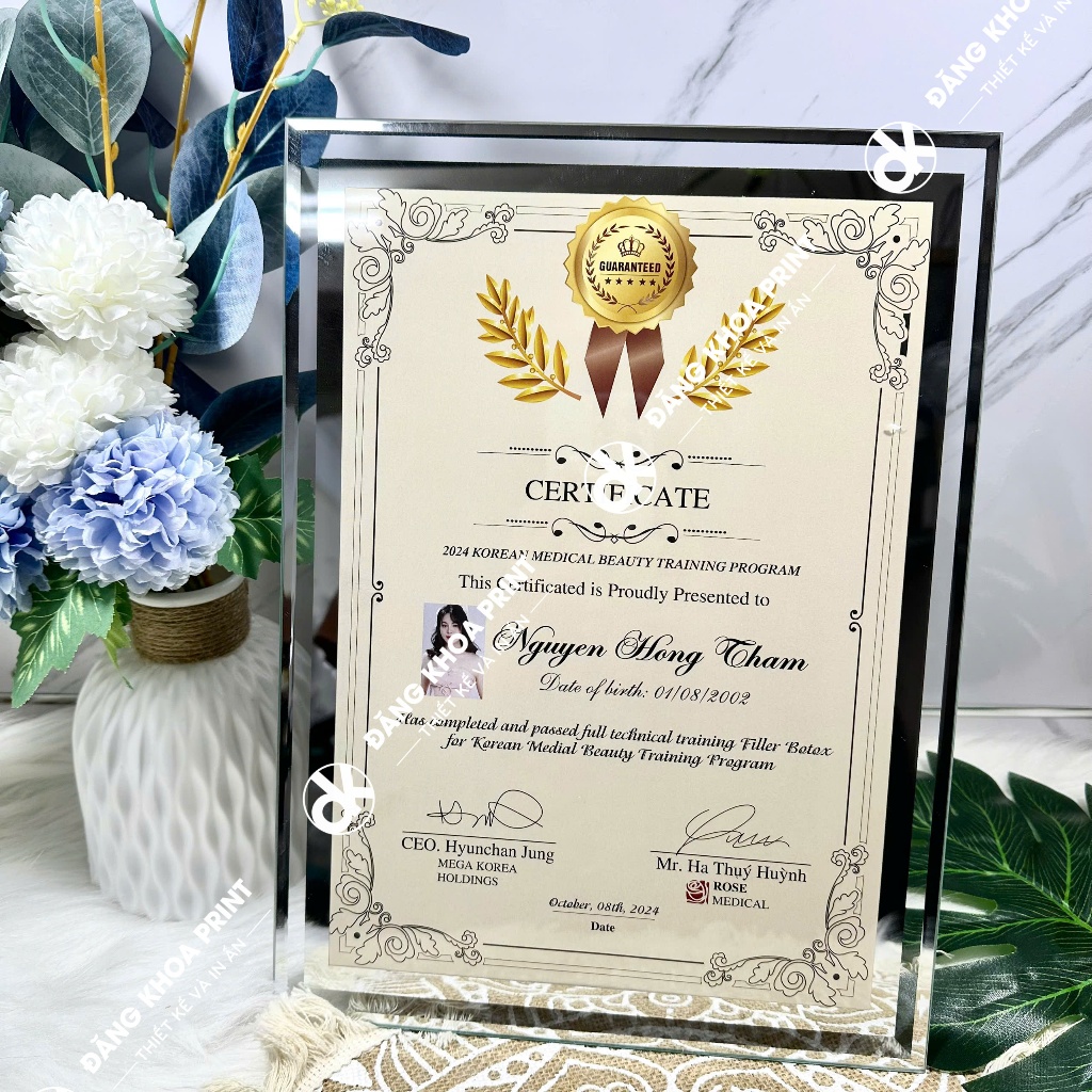 Khung kính tràn viền A4 / A5 sang trọng đựng bằng khen, tranh ảnh. Để ngang dọc hoặc treo tường đều được. Mua sỉ inbox