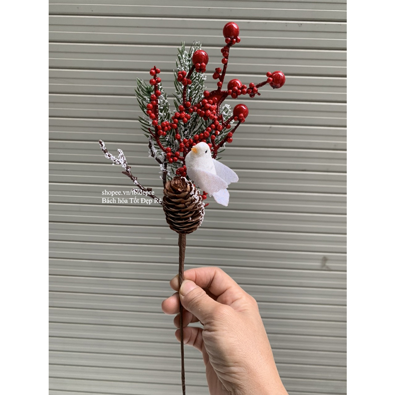 Nhiều mẫu Cành thông tuyết gắn quả đỏ , cành thông tổ chim trang trí Giáng sinh