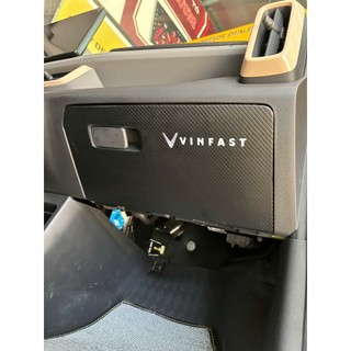 Tấm dán chống xước bảo vệ cốp ghế phụ dành cho xe VINFAST( tấm dán chất liệu Carbon Air Fiber).