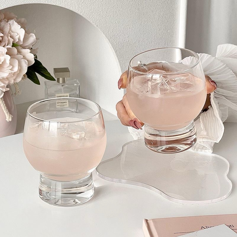 Cốc uống nước, ly nước đế dày dặn.