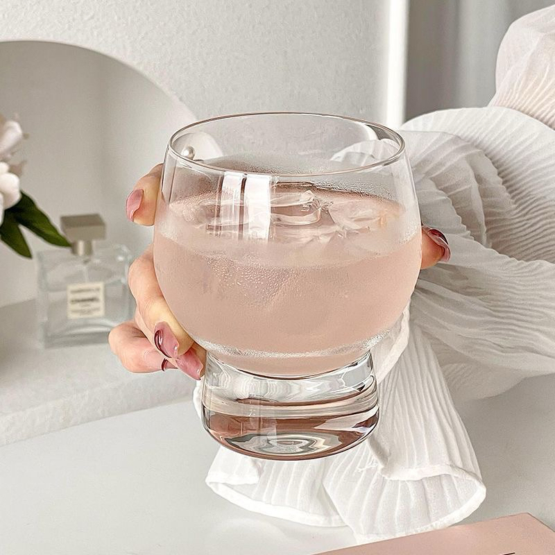 Cốc uống nước, ly nước đế dày dặn.