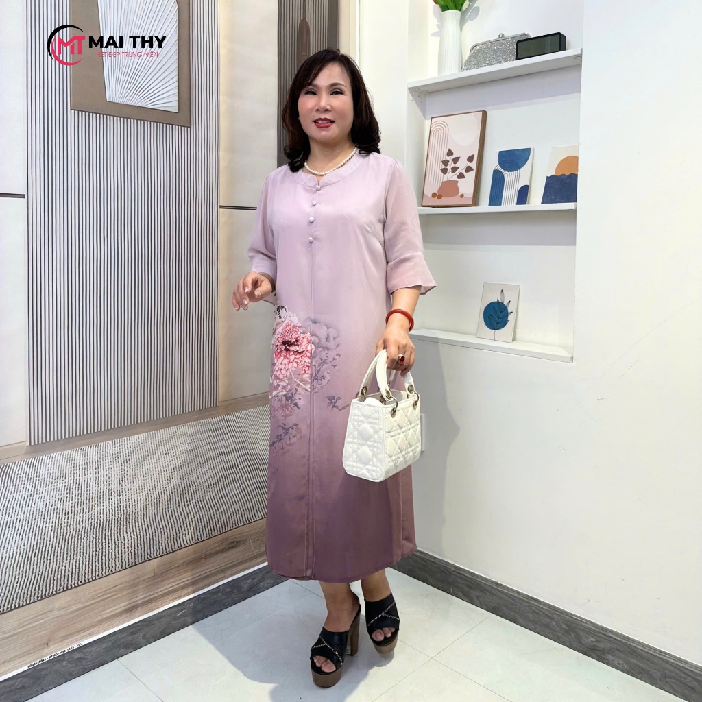 Ảnh Váy Trung Niên MAI THY D804, Mẫu Đầm Cho Mẹ Đi Tiệc Xẻ Tà Cổ Tàu Tay Lỡ | Thời Trang Trung Niên U50 3