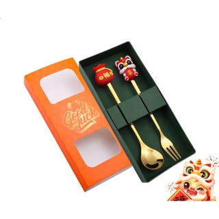 Bộ hộp gồm 1 muỗng và 1  nĩa vàng inox hoạ tiêt têt 2024  - muỗng cà phê -Muỗng Cán Dài