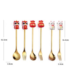 Bộ hộp gồm 1 muỗng và 1  nĩa vàng inox hoạ tiêt têt 2024  - muỗng cà phê -Muỗng Cán Dài