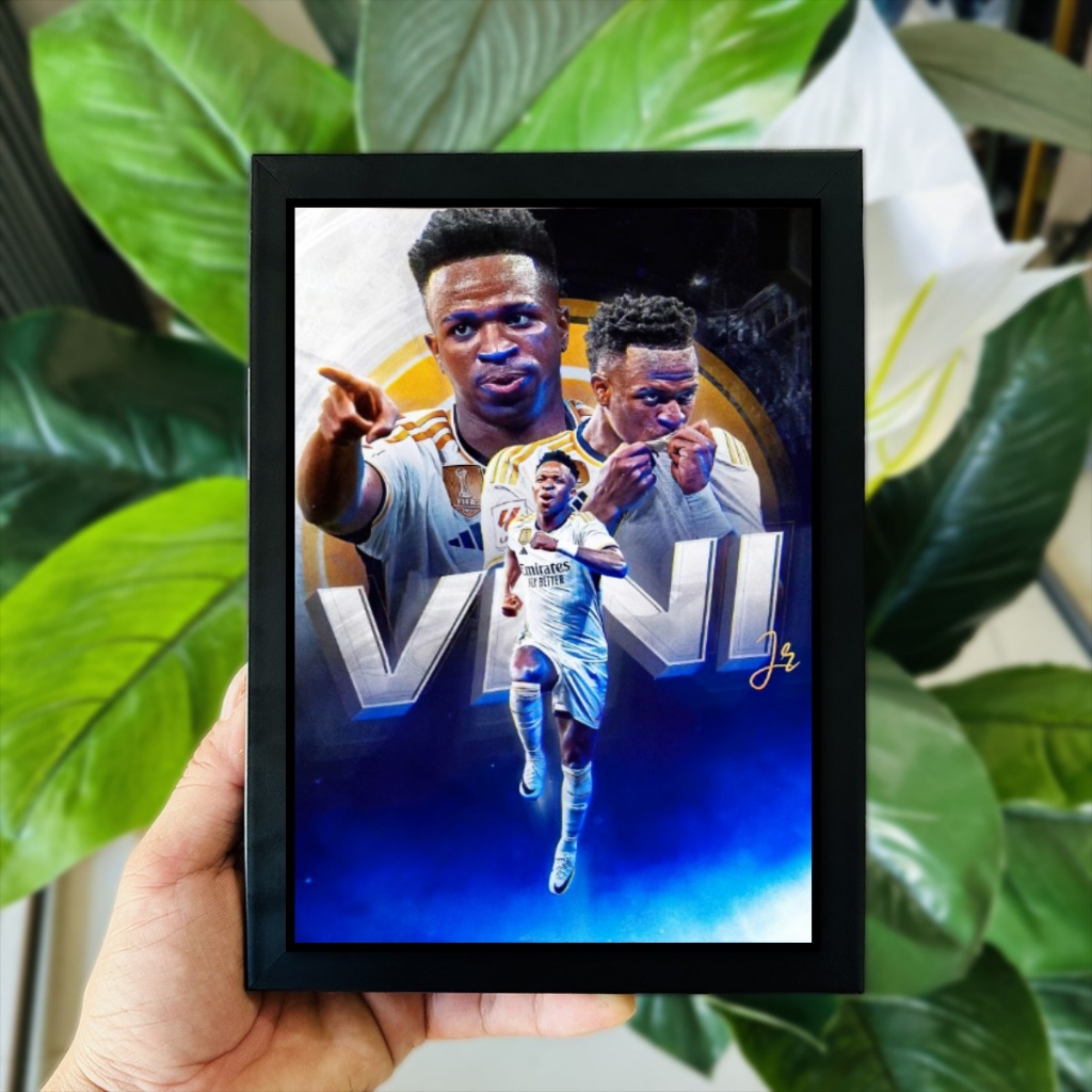 Poster Tranh Ảnh Để Bàn Cầu Thủ Bóng Đá Vinicius Junior (Có Thể Treo Tường)