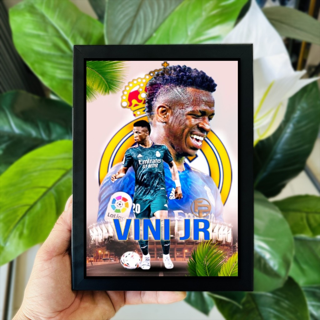 Poster Tranh Ảnh Để Bàn Cầu Thủ Bóng Đá Vinicius Junior (Có Thể Treo Tường)