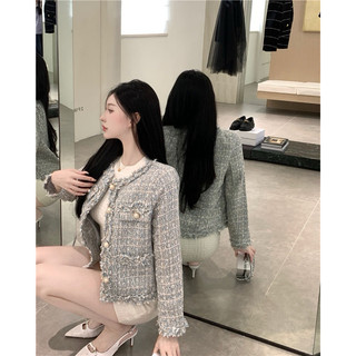 Áo khoác dạ tweed kẻ cổ tròn, phối viền tua rua cúc ngọc có 4 túi áo