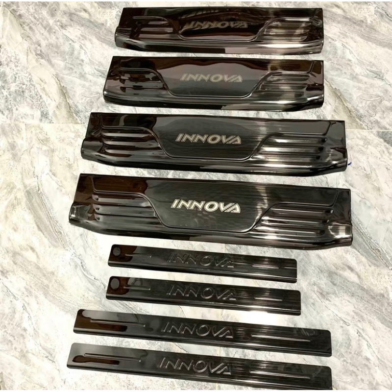 Ốp bậc cửa, nẹp bước chân xe Innova 2017-2023 (Form cũ) Vân titan hàng cao cấp
