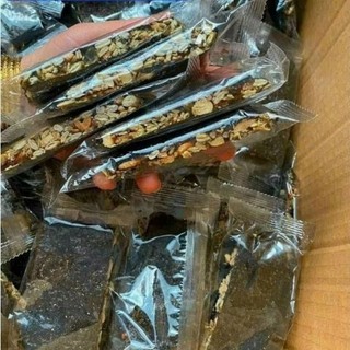 Rong biển kẹp hạt dinh dưỡng,rong biển kẹp siêu mix hạt,giòn,ngon,dinh dưỡng thích hợp ăn vặt,ăn kiêng,healthy.