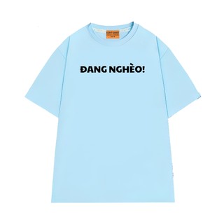 Áo Thun Unisex NGỐ TEE In Chữ ĐANG NGHÈO, Áo Phông Tay Lỡ Câu Nói Hài Hước Form Rộng Thoáng Mát