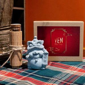 Bộ Tượng Mèo Thần Tài & Nhang Trầm Hương Không Tăm 11cm (82 cây) Kèm Chiếu Tre
