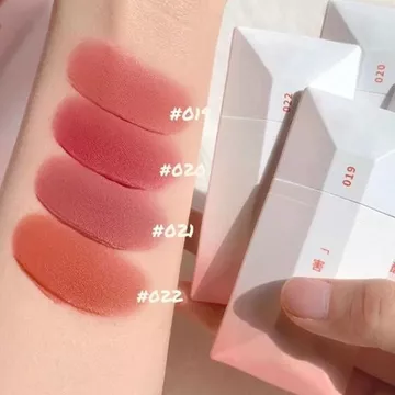 Son kem lì Daimanpu Small Card chất son nhung mịn nhẹ nhàng, Son lì nội địa trung cực kì mềm mại mịn mượt và lâu trôi mà