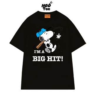 Áo Thun NGỐ TEE Snoopy Chơi Bóng Chày, Áo Phông Unisex Cổ Tròn Chất Vải Cotton Mềm Mại Thoáng Mát