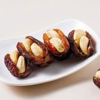Ăn vặt ngon,chà là sấy dẻo kẹp hạt điều,món ăn ngon,cung cấp năng lượng,dinh dưỡng cao,tốt cho sức khỏe.Giá tốt