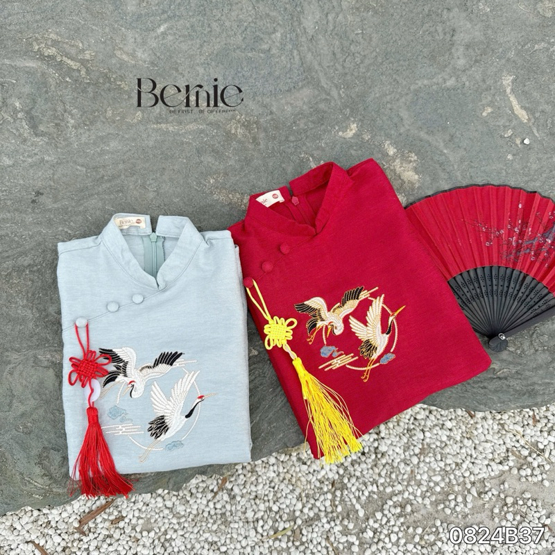 [Kèm quần] Set Áo dàiTafta thêu hạc kèm dây khánh Bernie cho bé trai 9-24kg