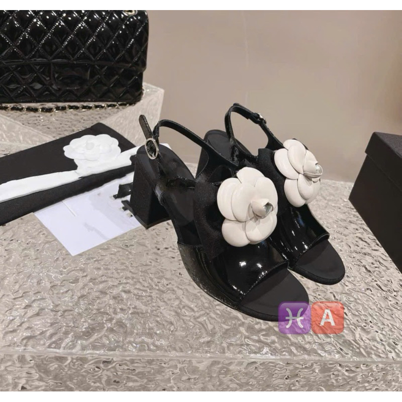 Sandal hoa trà