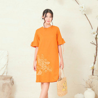 SWANLAKE | Váy Đầm Suông Tay Lỡ Xòe Dây Rút Thêu Hoa Chạy Nét Vải Linen Có Túi Trung Niên - D11987