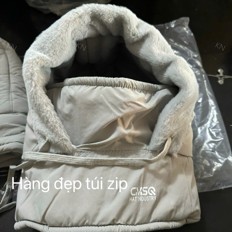 Mũ phao đi tuyết Chống thấm nước  Bên trong lót nỉ  Ấm cổ, có thể kéo lên làm khẩu trang che mặt