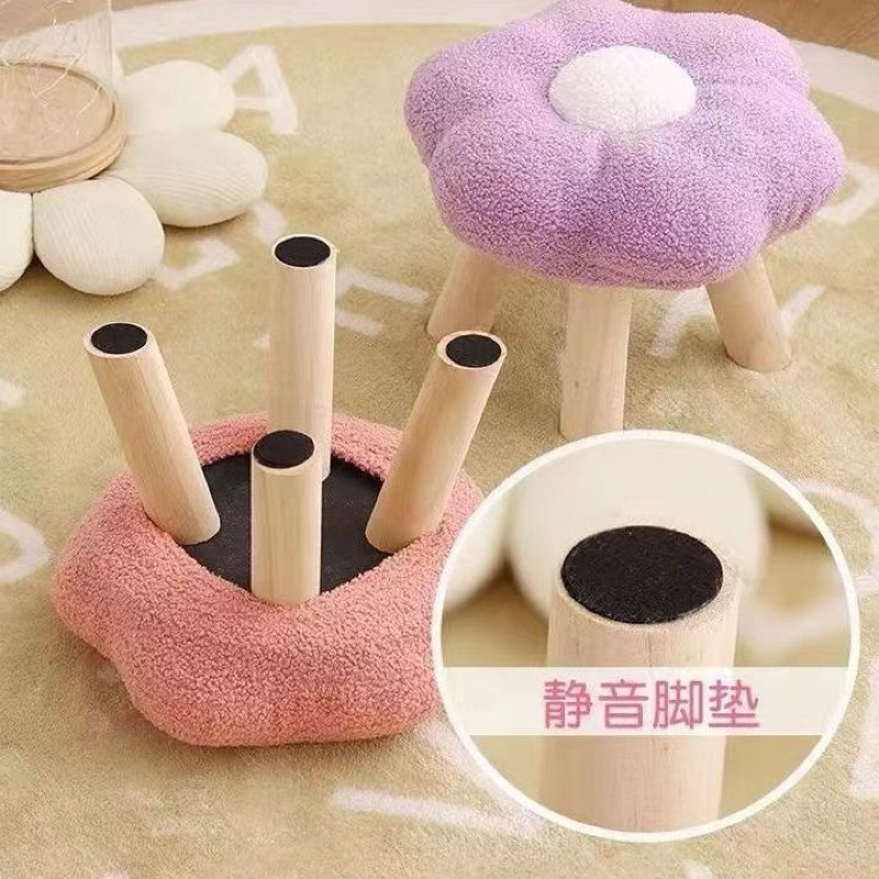 Ghế ngồi bông hoa đủ màu sắc, chân đế gỗ chắc chắn