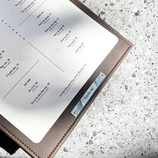 Bảng Menu Da ADOR Khắc Logo Kim Loại Theo Yêu Cầu [ĐỌC MÔ TẢ], Kẹp Menu Bằng Da, Bảng Menu Da Có Chân Đứng