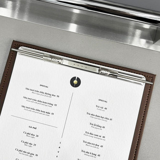 Bảng Menu Da ADOR Khắc Logo Kim Loại Theo Yêu Cầu [ĐỌC MÔ TẢ], Kẹp Menu Bằng Da, Bảng Menu Da Có Chân Đứng