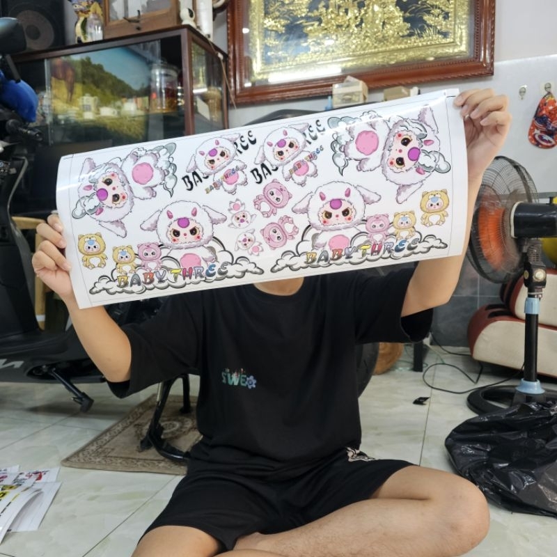 decal Tem logo sticker em bé 3 tuổi baby three 25x60cm dễ thương dán ...