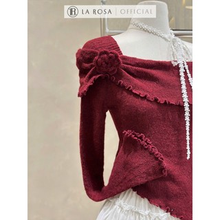 Set Áo Len Đỏ Tiểu Thư La Rosa Thiết Kế Cổ Vuông Đính Hoa Lệch Vai Phối Chân Váy Xếp Ly Tôn Dáng S772