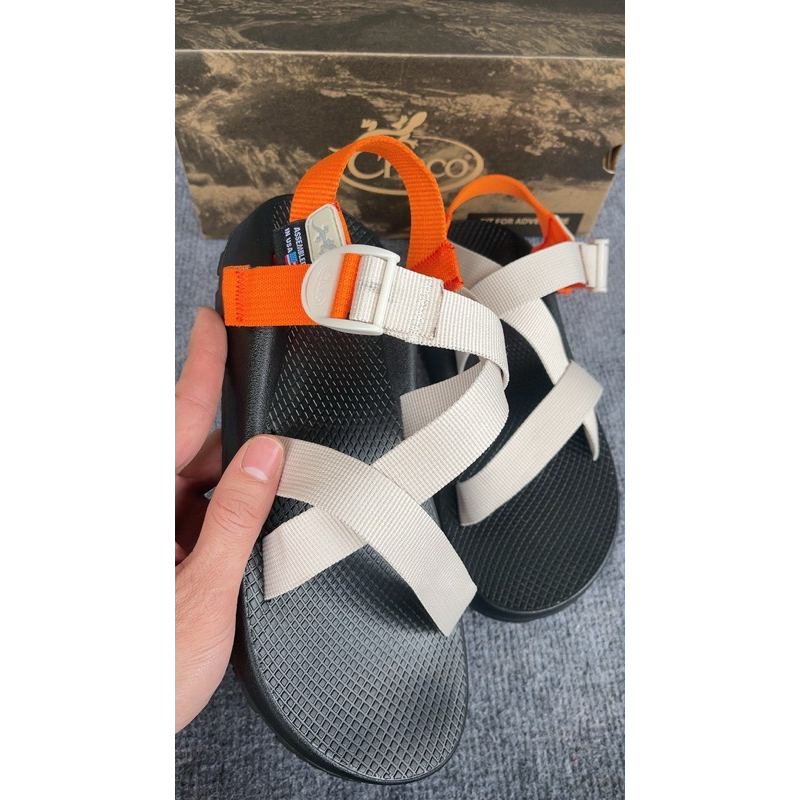 Sandal trắng kem gót cam đế thường