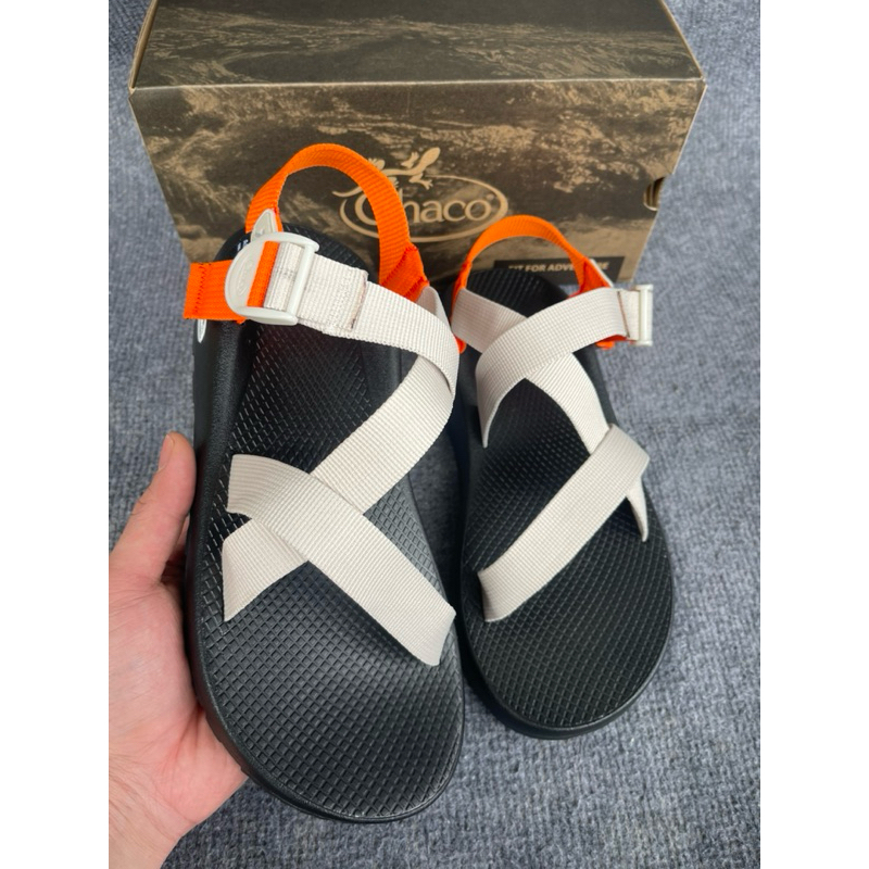 Sandal trắng kem gót cam đế thường