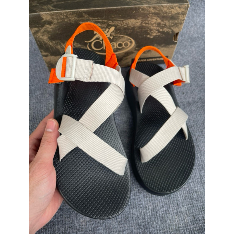 Sandal trắng kem gót cam đế thường