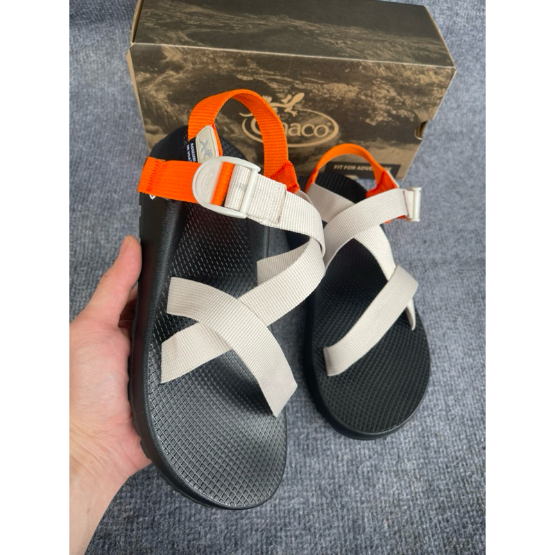 Sandal trắng kem gót cam đế thường
