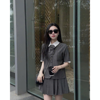 Set Váy Thiết Kế Cao Cấp Màu Xám Ghi Áo Đính Nơ Cúc Bọc Phối Cổ Sơ Mi Mix Chân Váy Xếp Ly