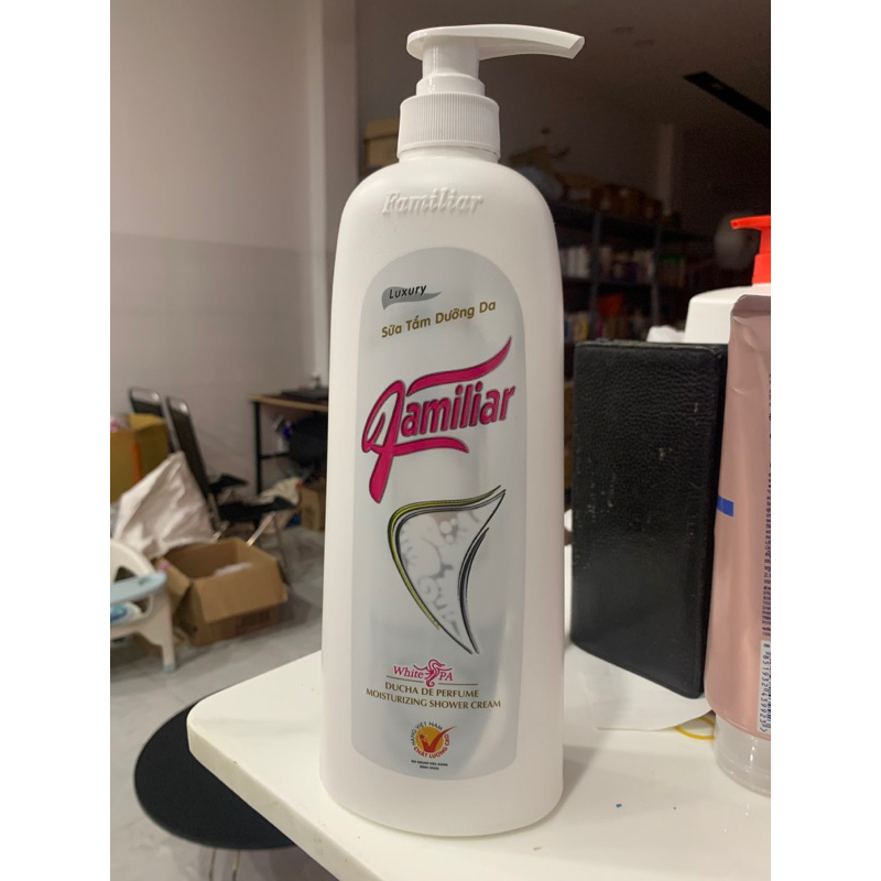 Sữa Tắm Dưỡng Da Familiar Luxury 900ml