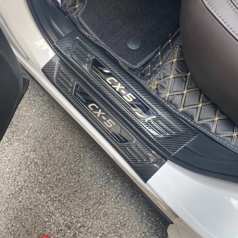 Ốp bậc cửa, nẹp bước chân và chống trầy cốp trong ngoài Mazda CX5 2018-2025 Vân Carbon (Hàng cao cấp loại I)
