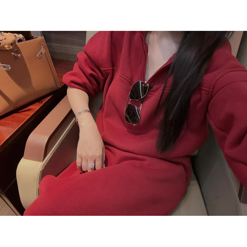 Set chân váy nỉ đỏ dáng dài mix áo nỉ đỏ khóa trước cổ tròn bo chun chất nỉ cao cấp phù hợp đi chơi , dạo phố New 2025