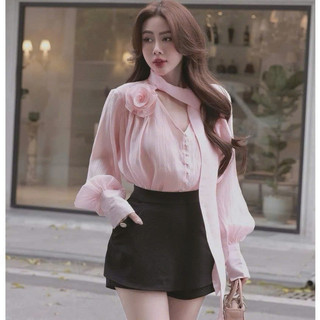 Set Đồ Nữ Áo Sơ Mi Tơ Tay Bồng Cài Hoa Cổ Tim Dáng Dài Mix Quần Sooc Ngắn Đen Phong Cách Hàn Quốc
