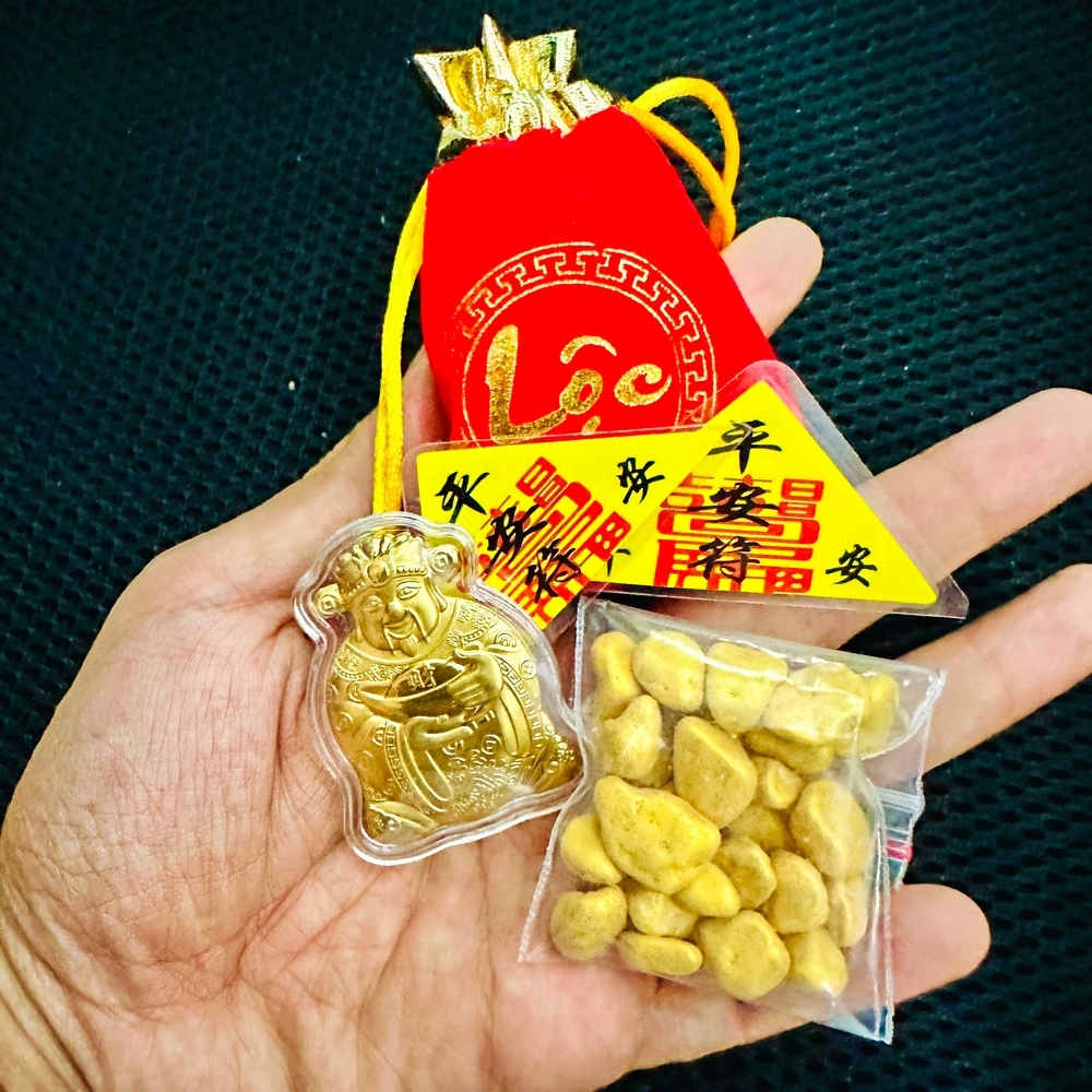 Túi Tài Lộc 2026 gồm Vía Thần Tài Mạ Vàng + 1 Túi Vàng + 2 phù Binh` An