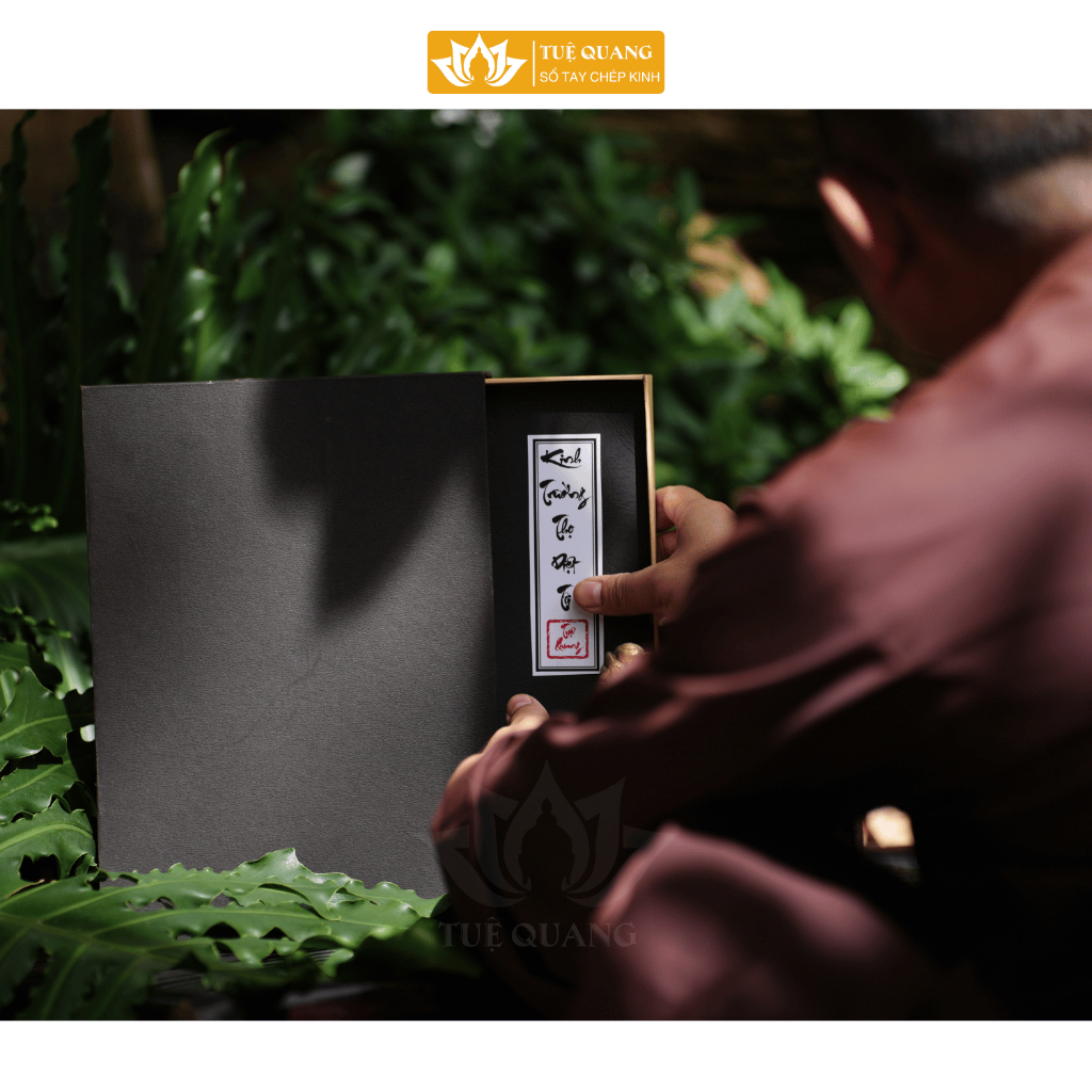 Sách - Sổ tay Chép Kinh Trường Thọ Diệt Tội In Mờ Giấy Cổ Cao Cấp A4, Thành Kính, Vở Cỡ Chữ Lớn
