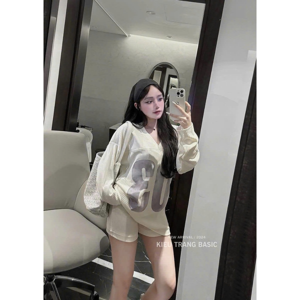 Set Bộ Đồ Nữ Số 03 Áo Dài Tay Cổ Chữ V Họa Tiết In Mix Quần Đùi Cạp Chun Dáng Freesize