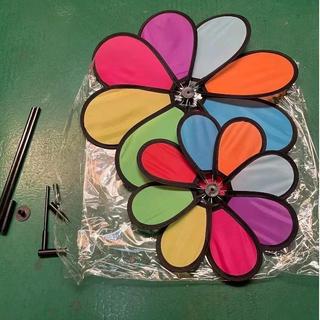 Chong chóng 16 cánh 2 tầng, 8 cánh lớn đường kính 38cm, 8 cách nhỏ đường kính 26cm, 7 màu, dùng trang trí