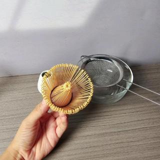 Trọn bộ dụng cụ đánh matcha gồm chổi chasen, giá đỡ chổi chasen, bát đánh matcha, rây bột matcha inox, dùng pha chế