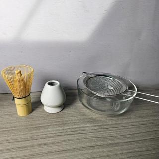Trọn bộ dụng cụ đánh matcha gồm chổi chasen, giá đỡ chổi chasen, bát đánh matcha, rây bột matcha inox, dùng pha chế