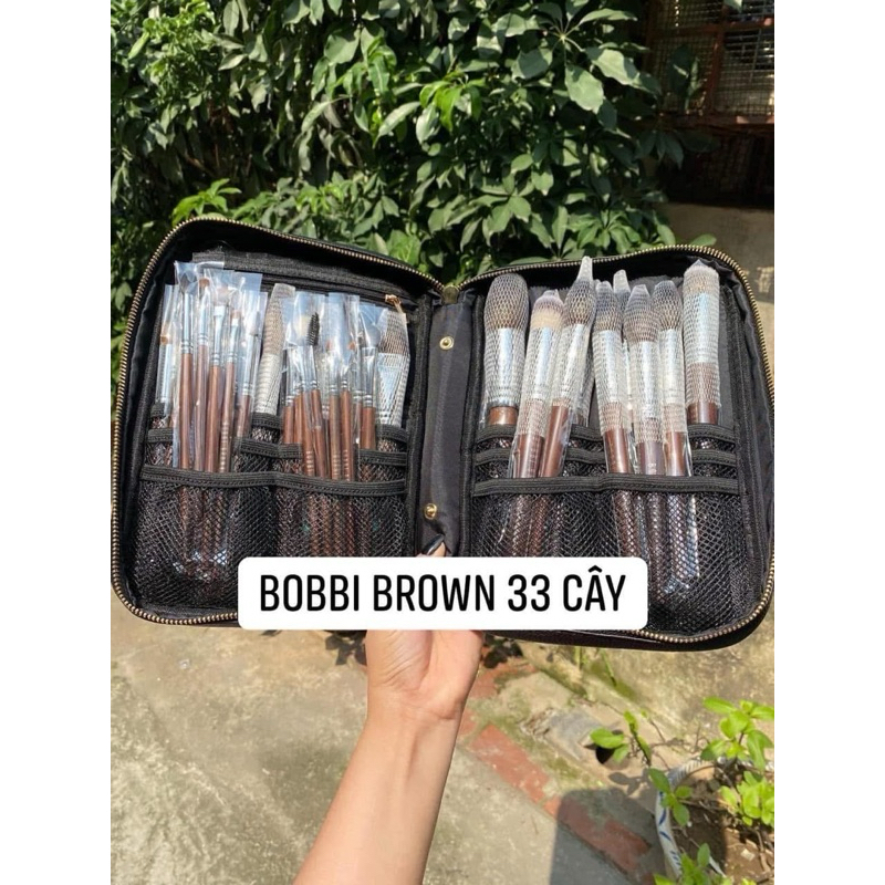 Bộ cọ Bobbi Brown 33 cây, cán nâu. SP chuyên dụng cho make up cô dâu chuyên nghiệp. Lông cọ cực mịn màng, bám phấn.